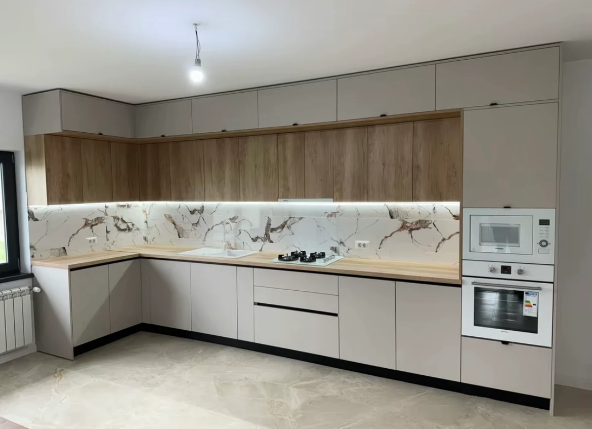 Contemporary kitchen renovation with grey cabinetry and marble splashback